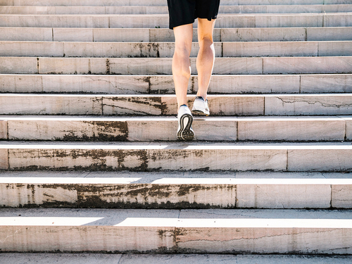 Subir escaleras reduce un 24% el riesgo de muerte